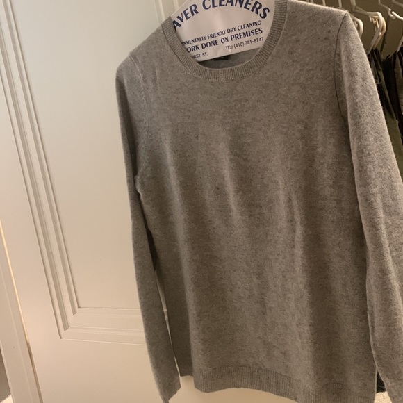Bloomingdale’s Grey Cashmere sweater. - Picture 5 of 5